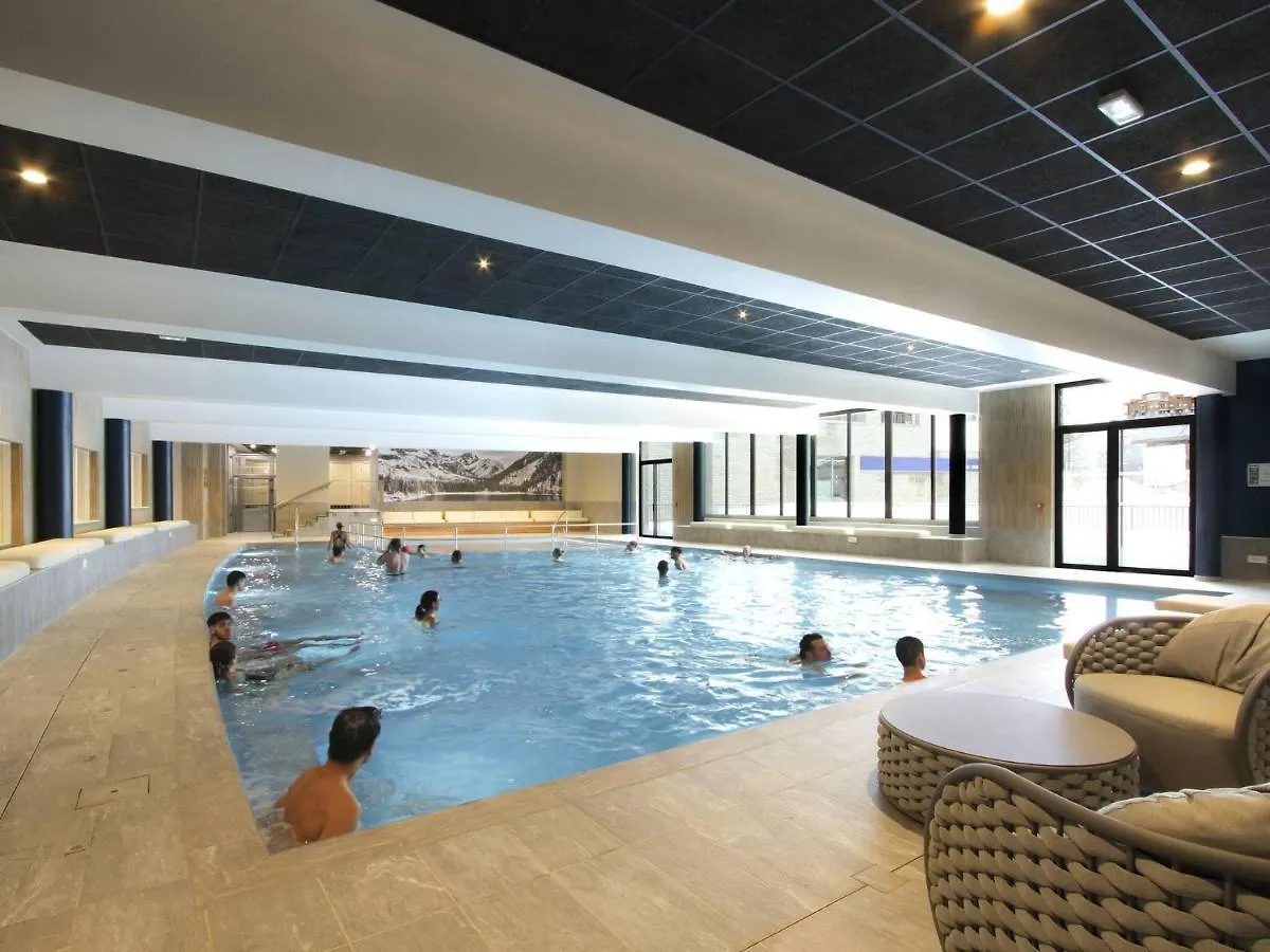 Perfect Residence With Spa Near The Slopes In Alpe D'Huez